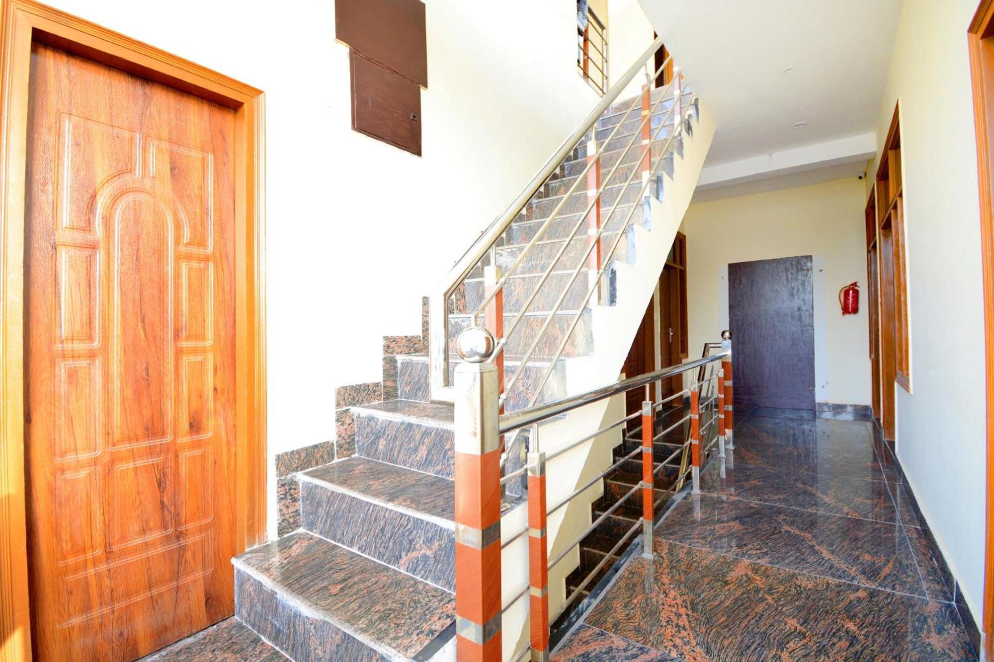 Oyo Flagship 38733 The Sai Palace Panchkula Buitenkant foto